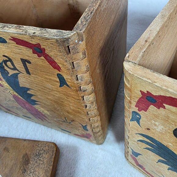 Fred Roberts Co. Hand Painted 4 Piece Roosters Wooden Nesting Canister Set Japan - Picture 9 of 10